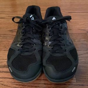 Reebok CrossFit duragrip shoes size 9.5 EUC INDOOR GYM USE ONLY like new!